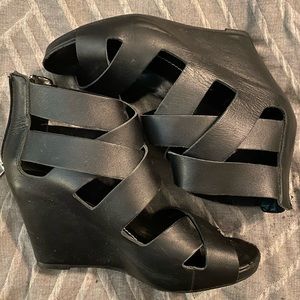 Black DV wedge sandals size 8
